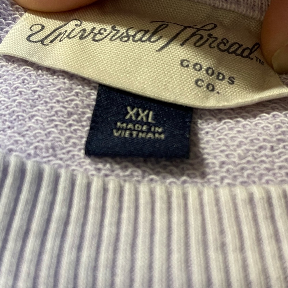 Universal Threads Sweatshirt - Picture 3 of 3